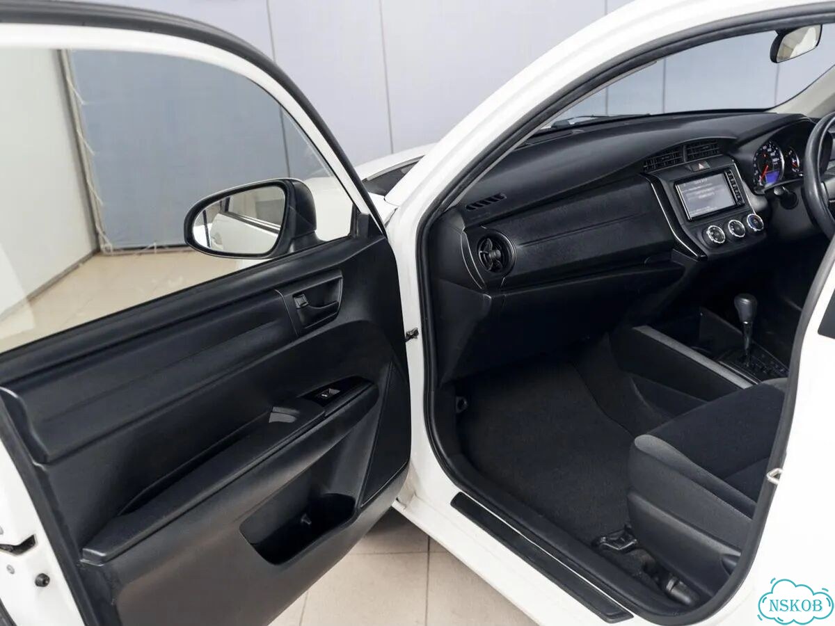 Toyota Corolla Axio 1.3 CVT, 2018, 100 343 км фото 19
