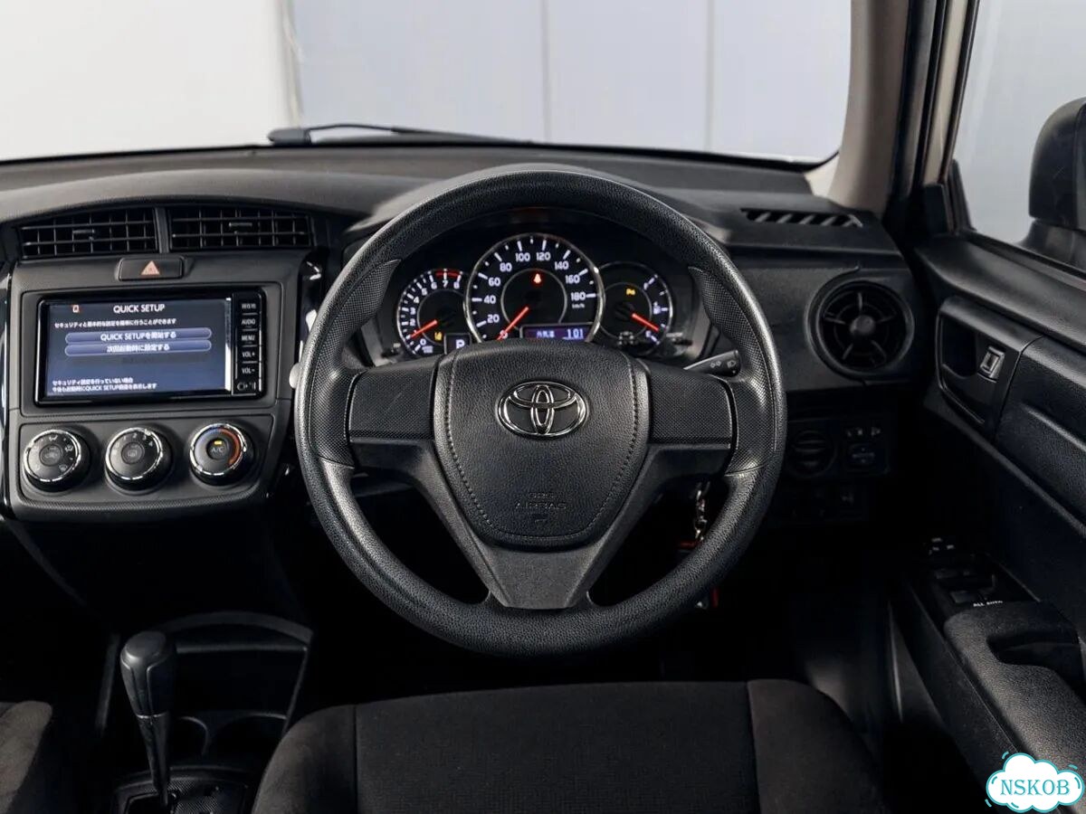 Toyota Corolla Axio 1.3 CVT, 2018, 100 343 км фото 23