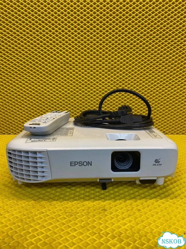 Проектор epson EB-E01 с экраном фото 1