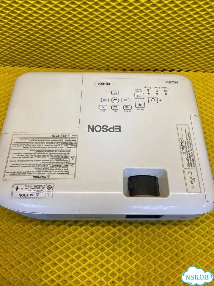 Проектор epson EB-E01 с экраном фото 3