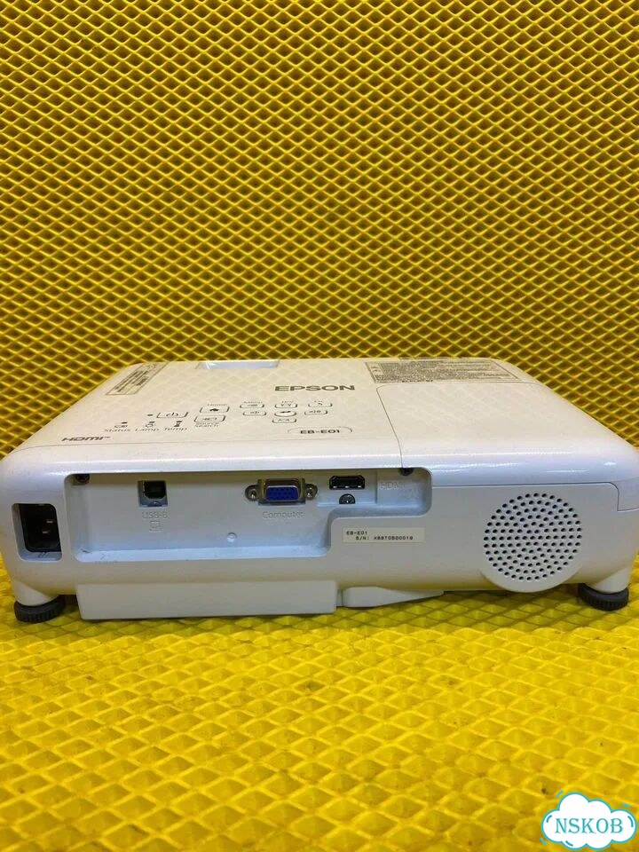 Проектор epson EB-E01 с экраном фото 4
