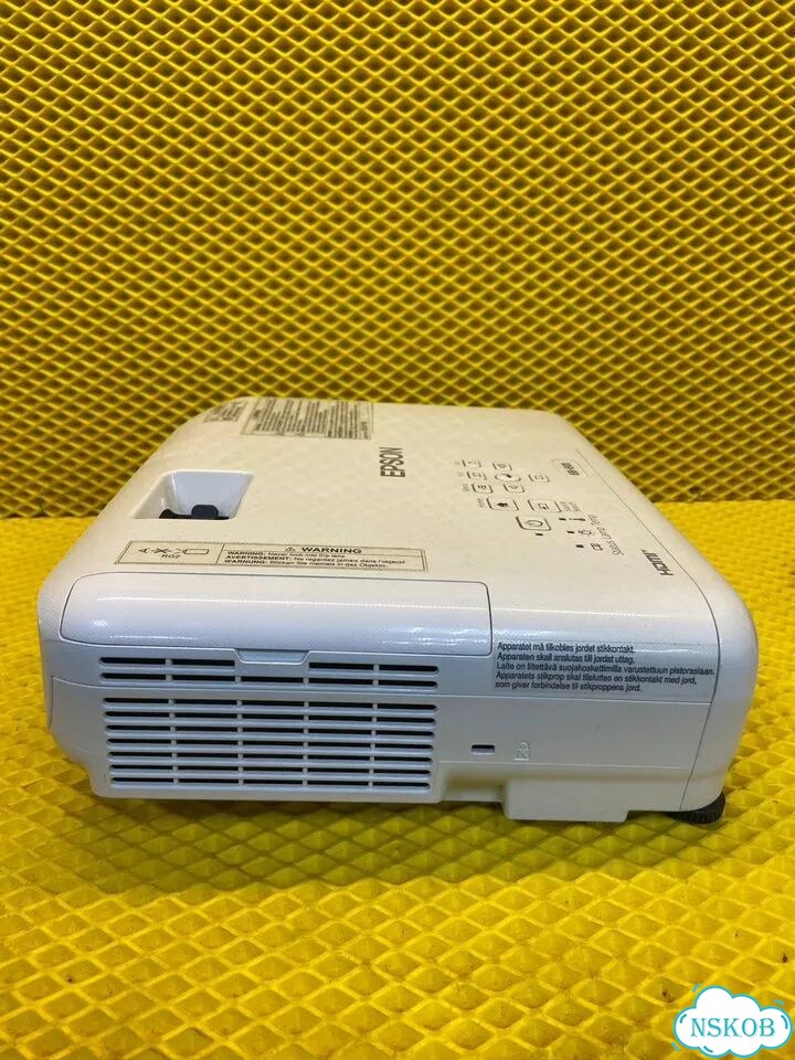 Проектор epson EB-E01 с экраном фото 5