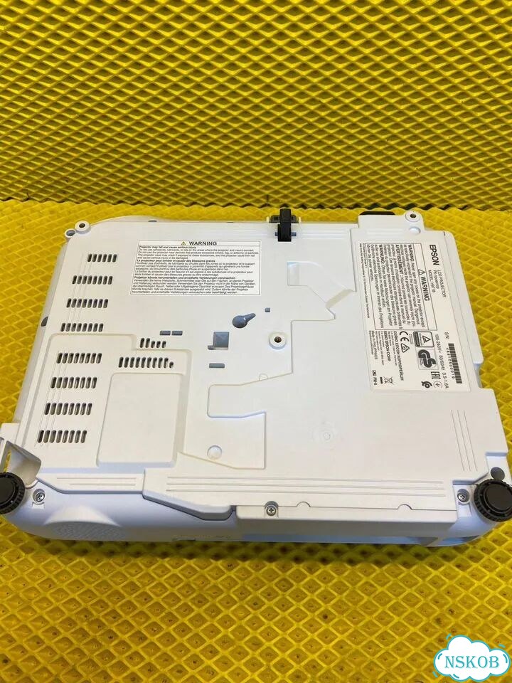 Проектор epson EB-E01 с экраном фото 6