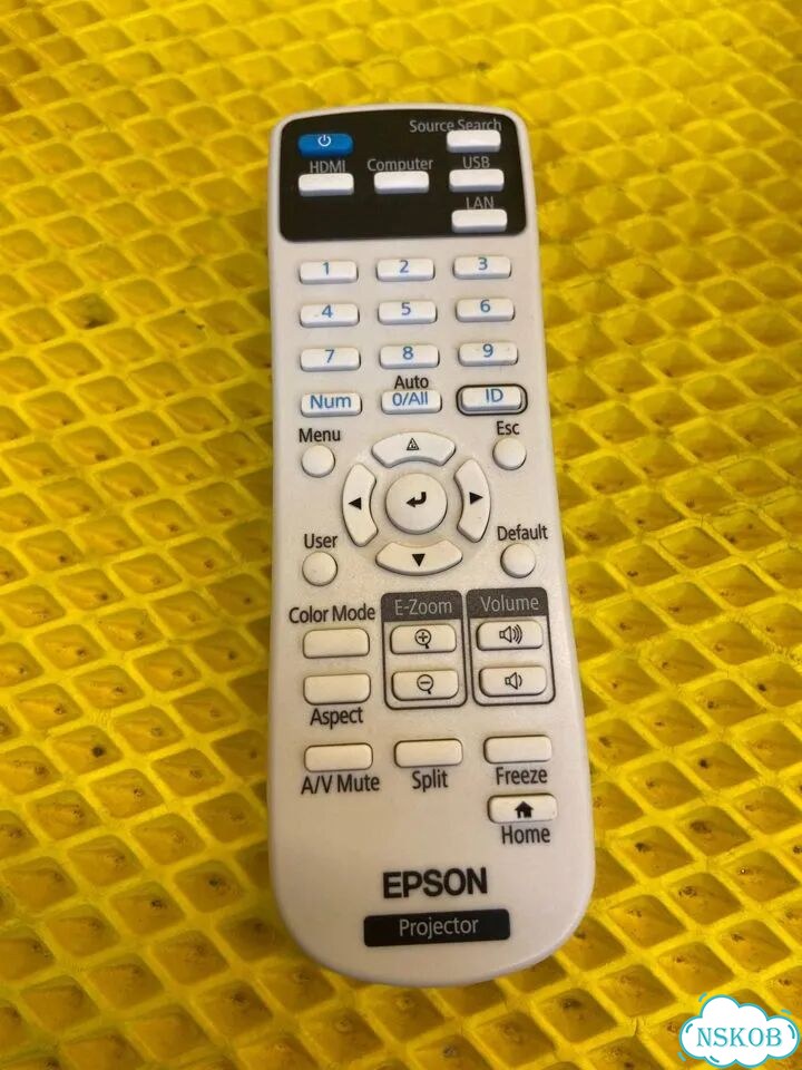 Проектор epson EB-E01 с экраном фото 8