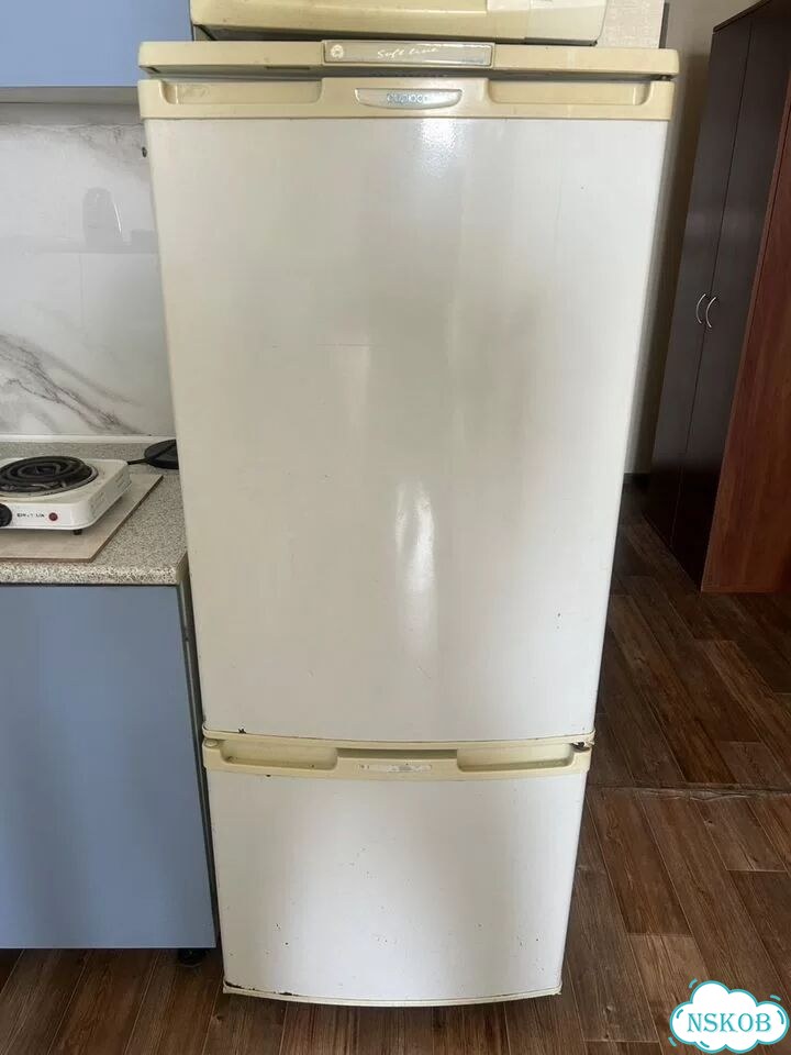 Холодильник 144 см фото 1