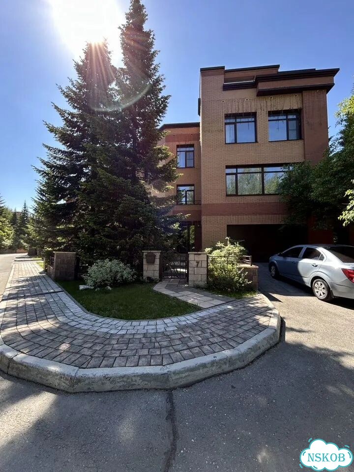 Таунхаус 280 м² на участке 2 сот. фото 2