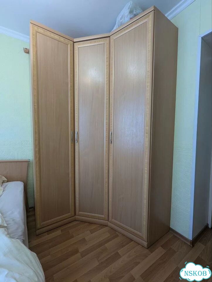Шкаф распашной трёхстворчатый фото 2